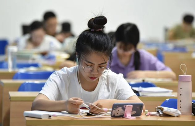成绩单翻译需要做好哪些工作，翻译成绩单翻译公司怎么收费的？